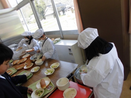 1年生　上手な配膳