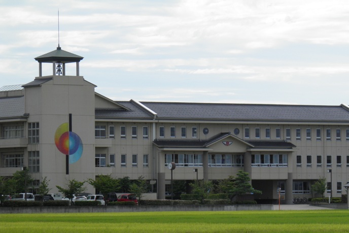 津幡南中学校　校舎