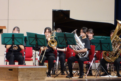 ４