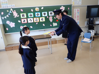 ランドセルカバー贈呈