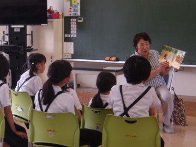 読み聞かせ岩坂さん