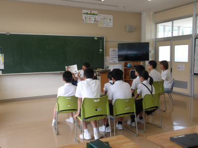 読み聞かせ日比さん