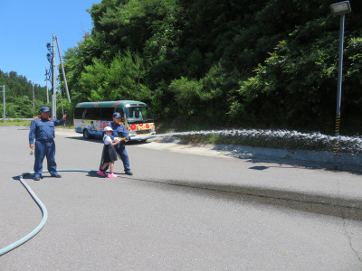 施設巡り消防署放水