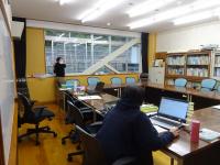 執務場所を分散　換気も忘れず