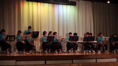 吹奏楽部の演奏，
