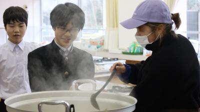 宮城県のボランティアによる炊出し