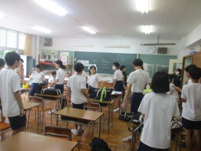 美化委員，今からワックスがけだ！